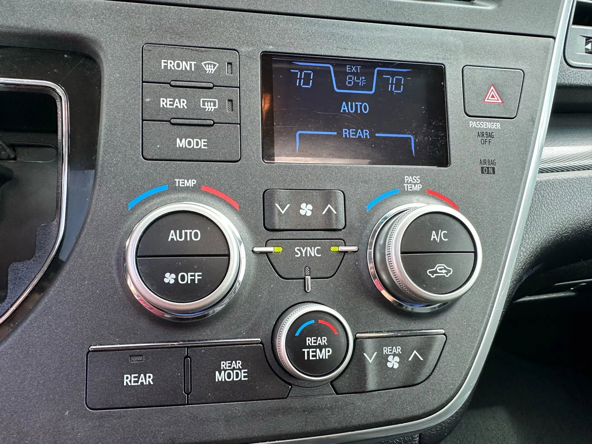 Used 2017 Toyota Sienna SE image 26