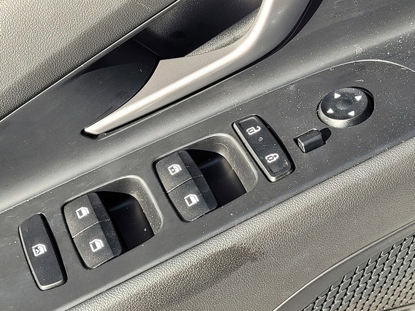 Certified 2025 Hyundai Elantra SEL image 23