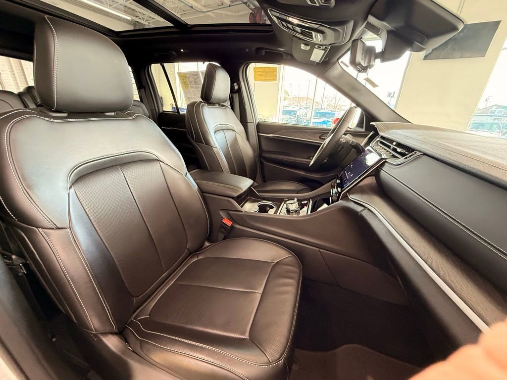 Used 2024 Jeep Grand Cherokee Limited 4xe w/ Luxury Tech Group II image 18