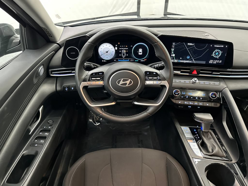 Used 2025 Hyundai Elantra SEL FWD image 22