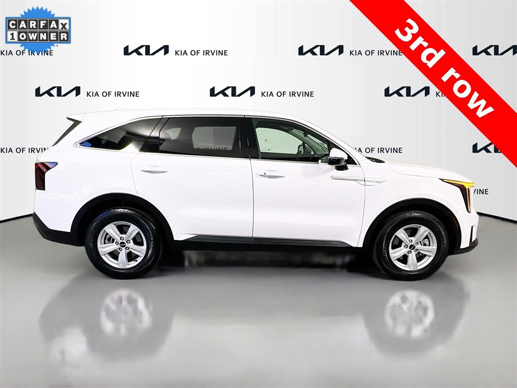 Certified 2025 Kia Sorento LX image 9