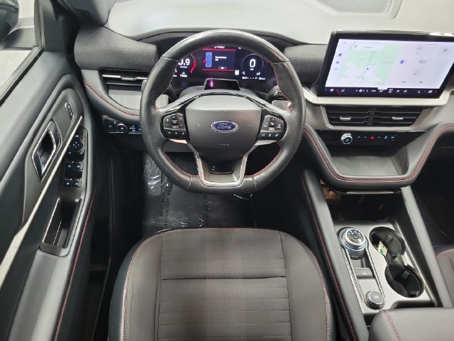 Used 2025 Ford Explorer ST-Line w/ ST-Line Street Pack AWD/4WD image 14