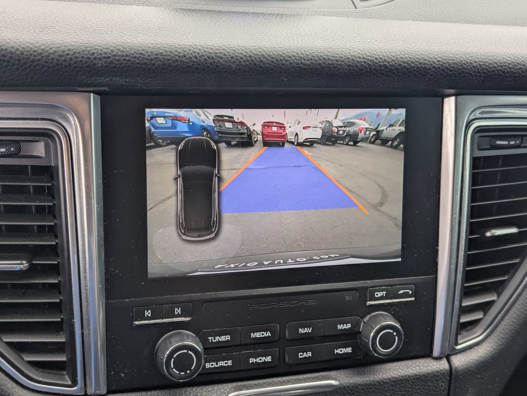 Used 2018 Porsche Macan AWD/4WD image 16