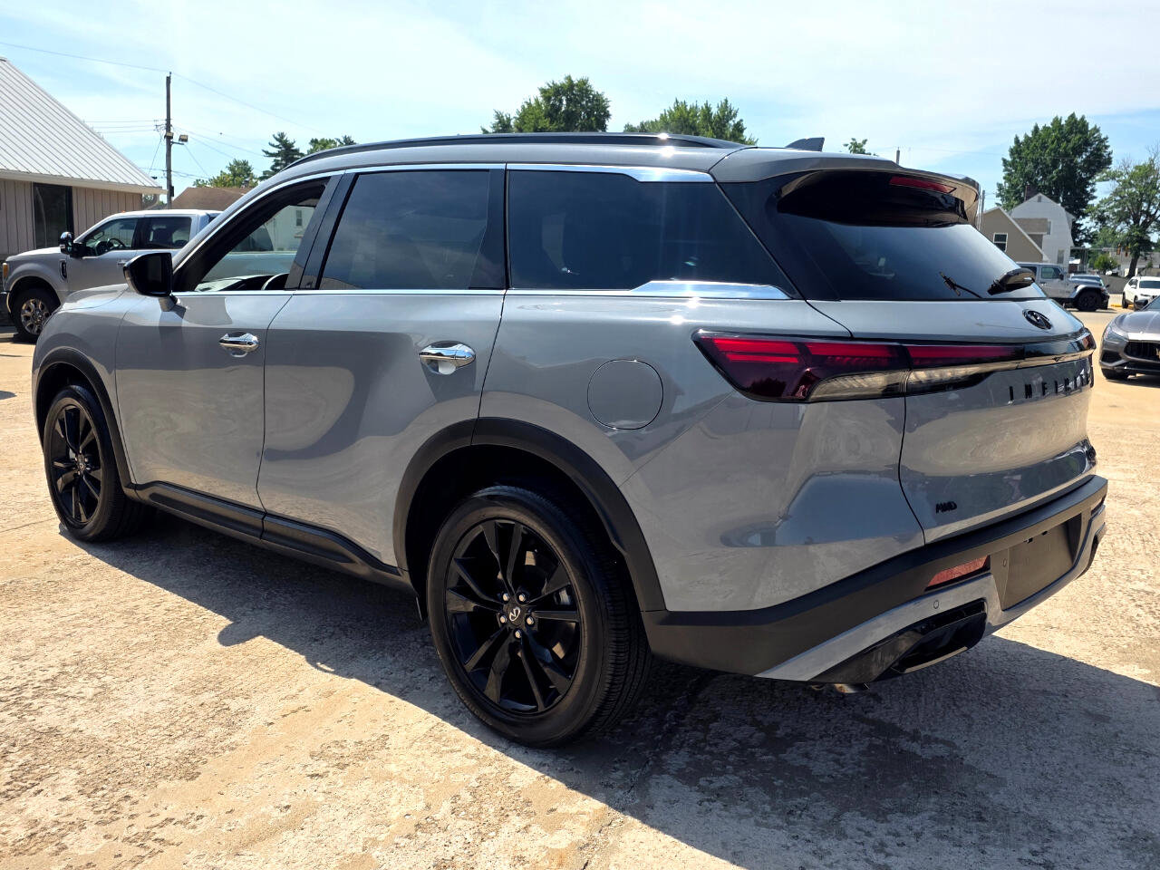 Used 2025 INFINITI QX60 Luxe w/ Black Edition image 17