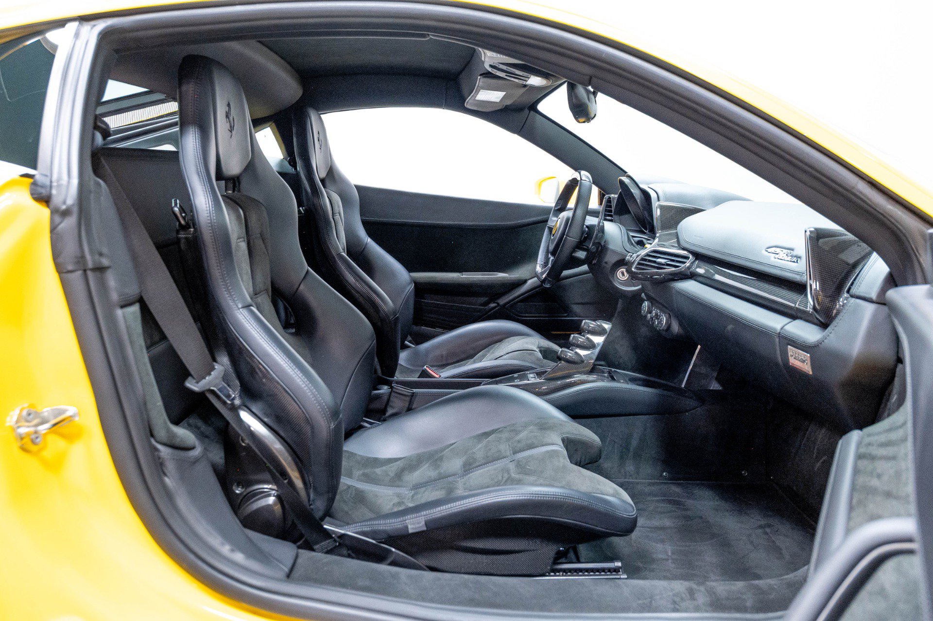 Used 2010 Ferrari 458 Italia Coupe RWD image 29