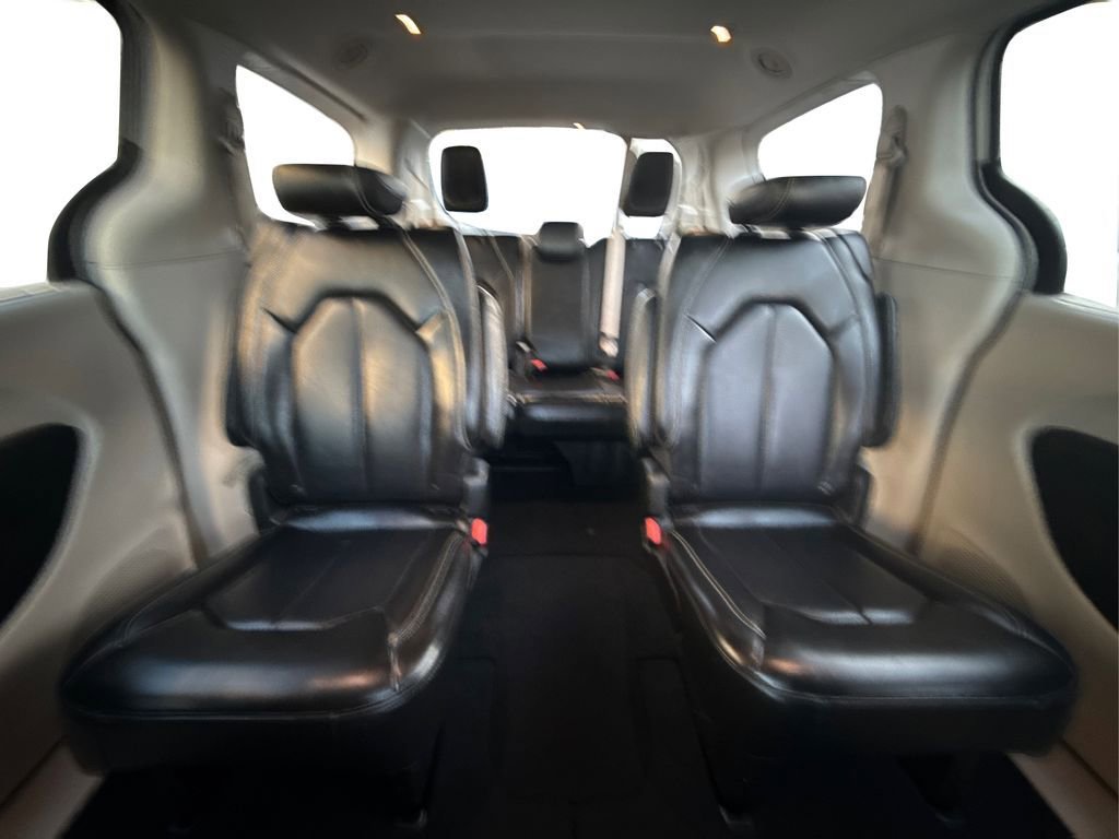 Used 2024 Chrysler Pacifica Touring-L image 20