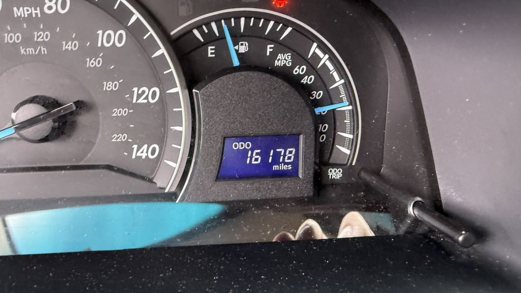 Used 2014 Toyota Camry LE FWD image 5