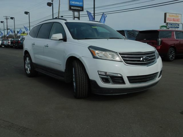 Used 2017 Chevrolet Traverse LT w/ Style and Technology Package image 4