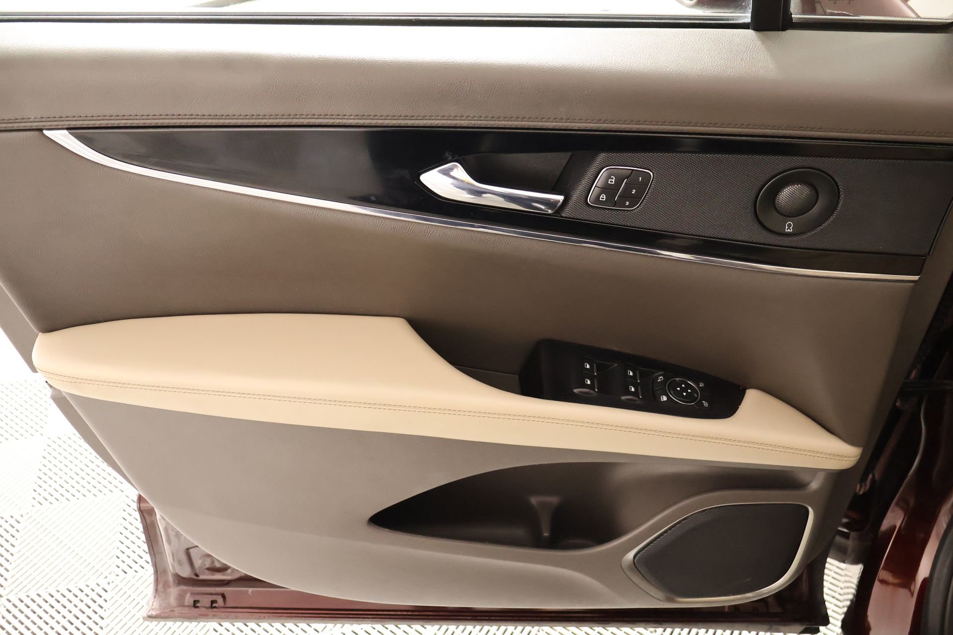 Used 2022 Lincoln Nautilus Reserve image 13