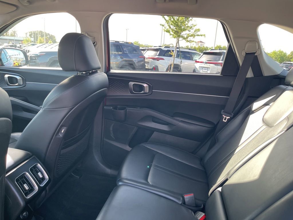 Used 2021 Kia Sorento S image 22