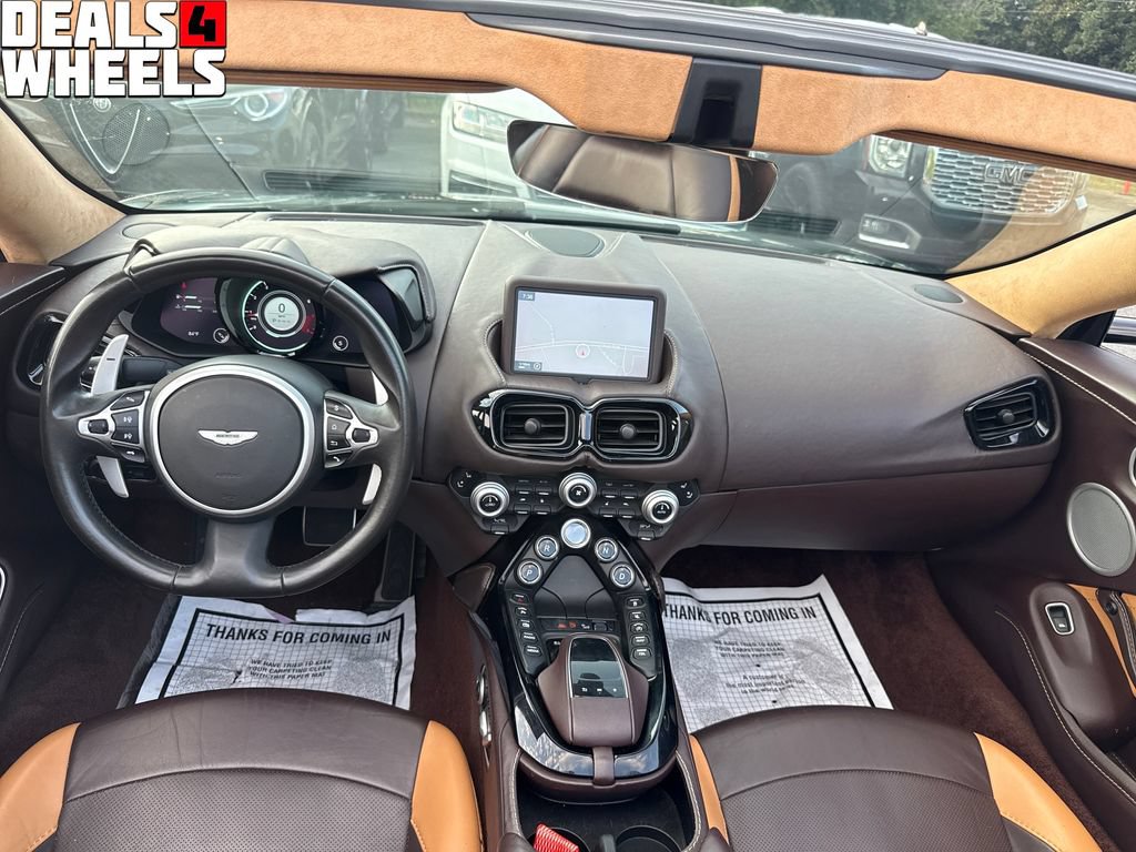 Used 2021 Aston Martin V8 Vantage Roadster RWD image 12