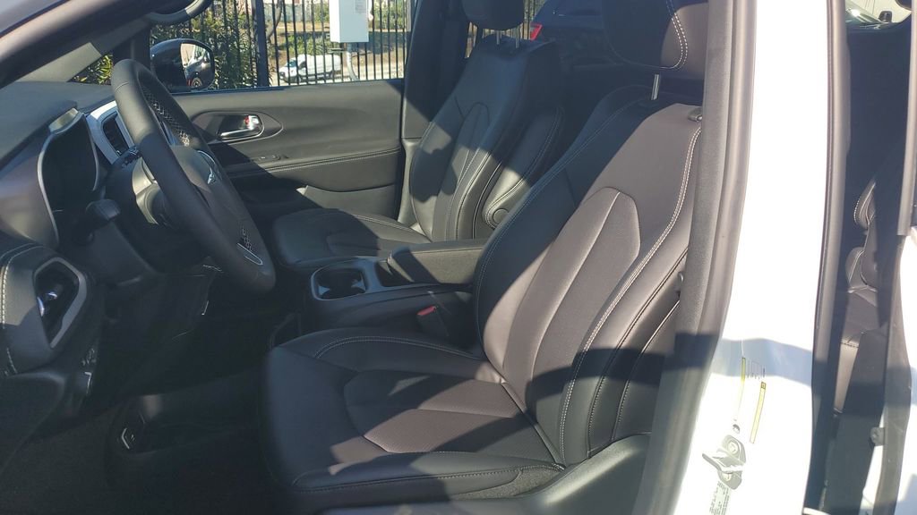 New 2026 Chrysler Pacifica Select image 19
