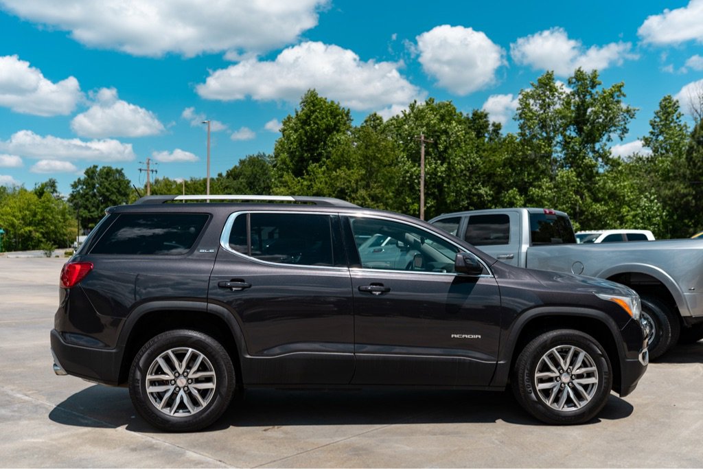 Used 2017 GMC Acadia SLE w/ Driver Alert Package I FWD image 6