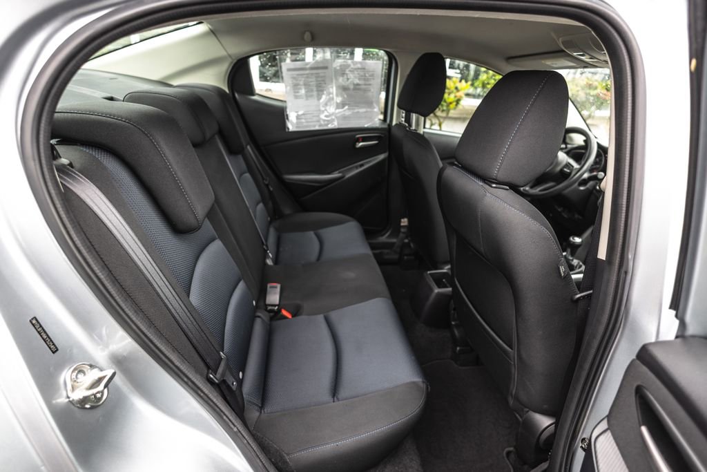 Used 2019 Toyota Yaris L FWD image 30