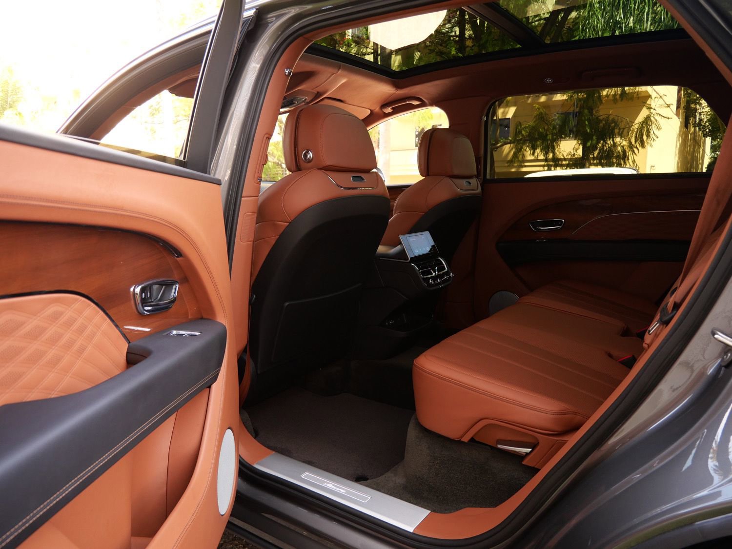 Used 2023 Bentley Bentayga Extended Wheelbase image 19