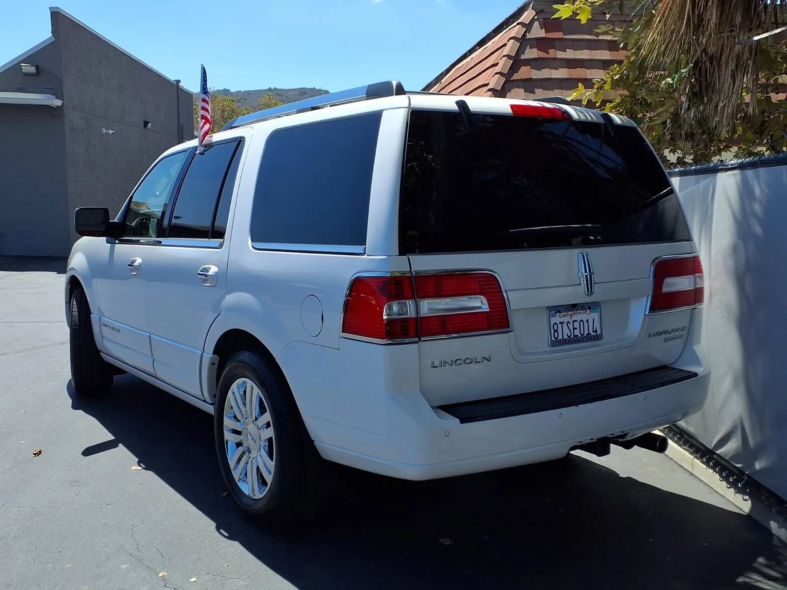 Used 2010 Lincoln Navigator 2WD image 5