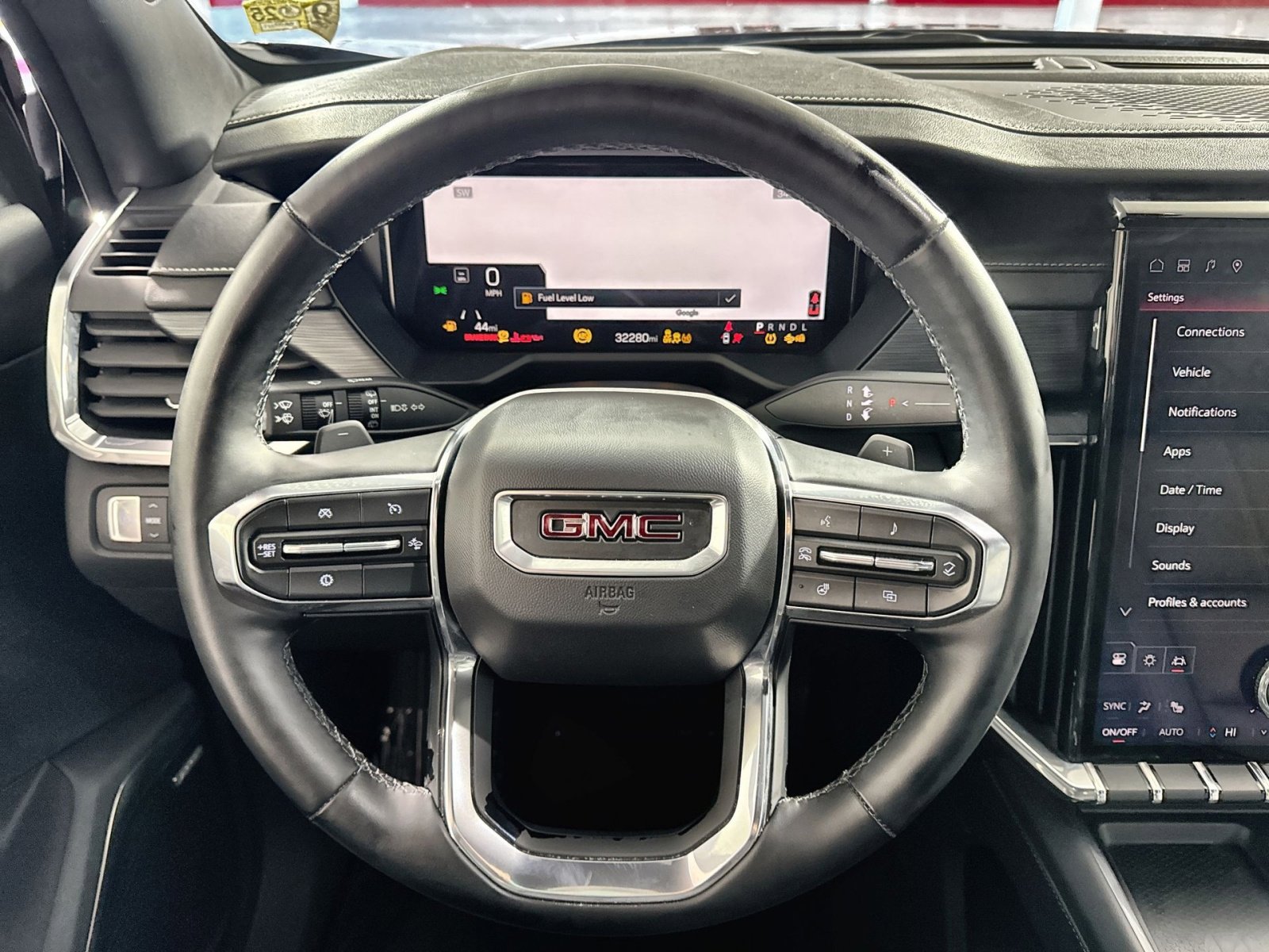 Used 2024 GMC Acadia Elevation image 16