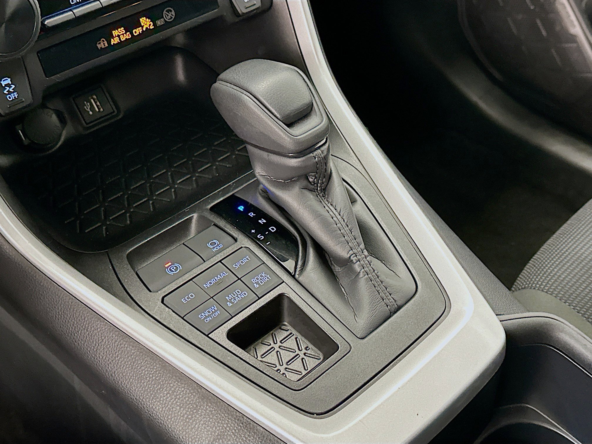 Used 2025 Toyota RAV4 LE image 25