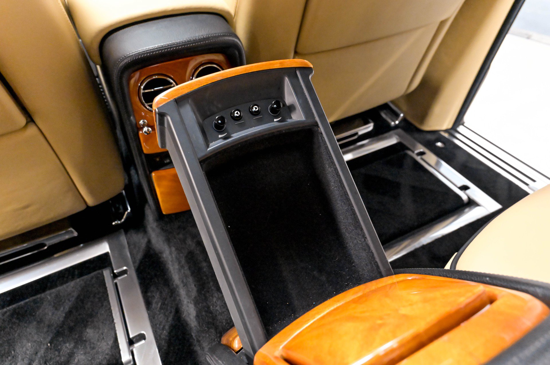 Used 2013 Rolls-Royce Phantom Sedan RWD image 42