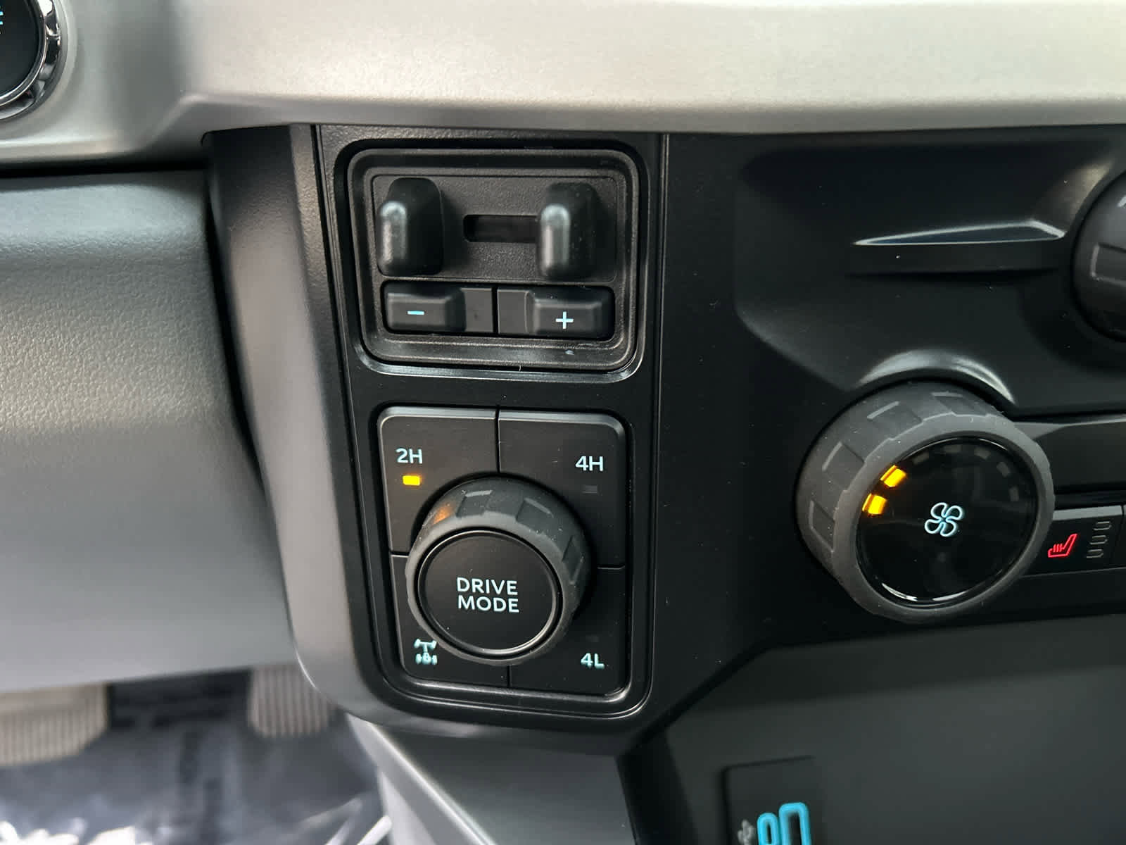 New 2026 Ford F350 XLT w/ XLT Premium Package AWD/4WD image 39