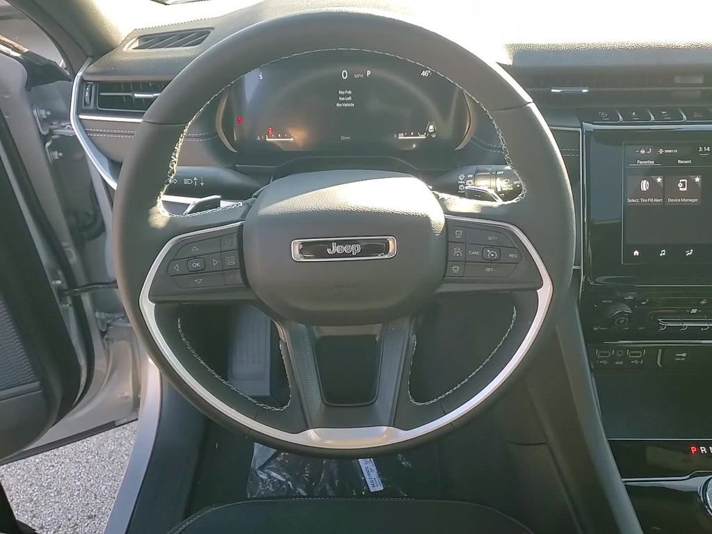New 2025 Jeep Grand Cherokee Altitude image 12