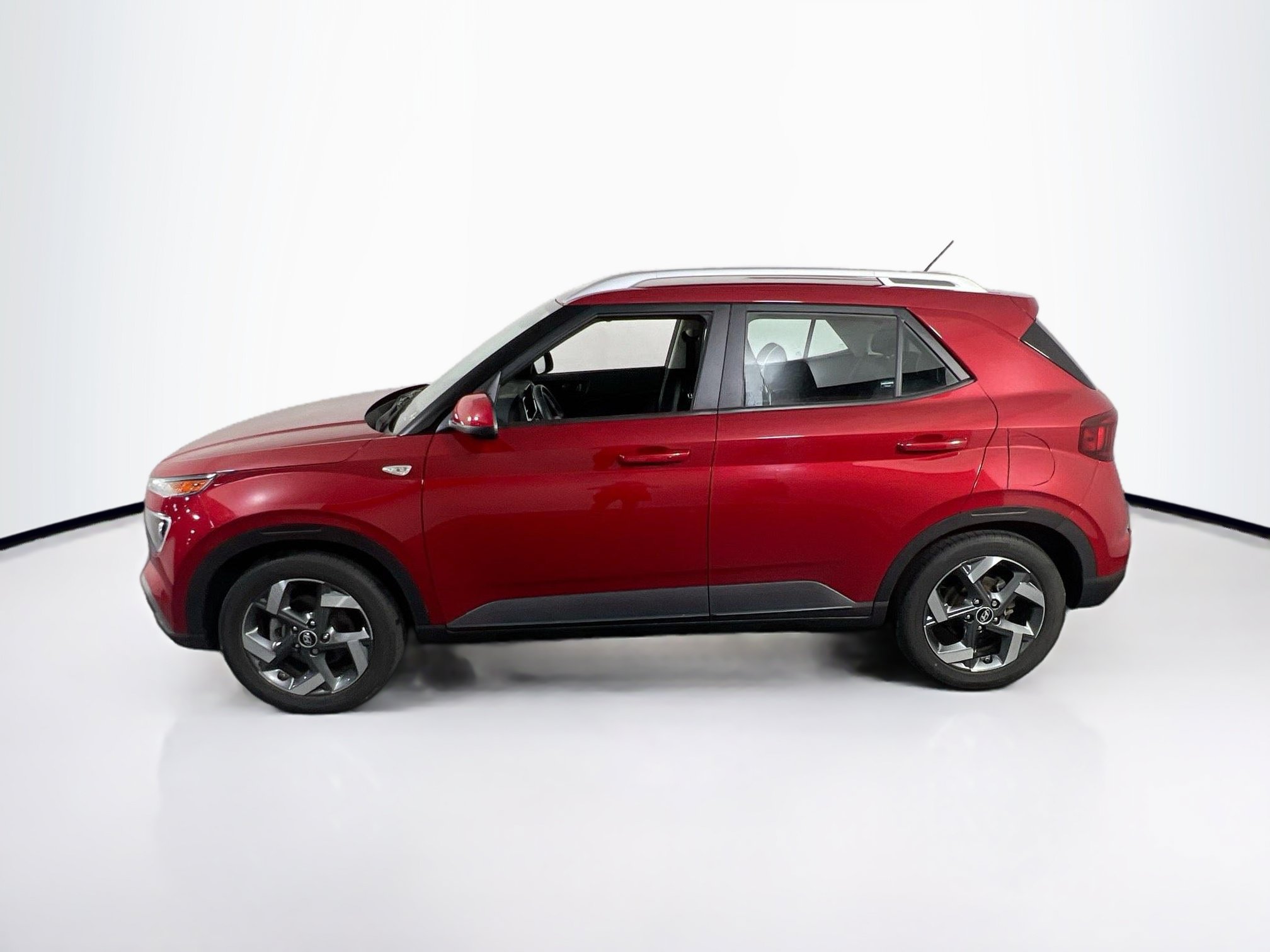 Used 2023 Hyundai Venue Limited FWD image 8