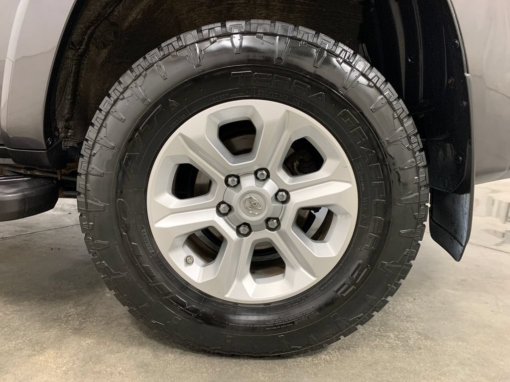 Used 2020 Toyota 4Runner SR5 Premium w/ Moonroof Package AWD/4WD image 23