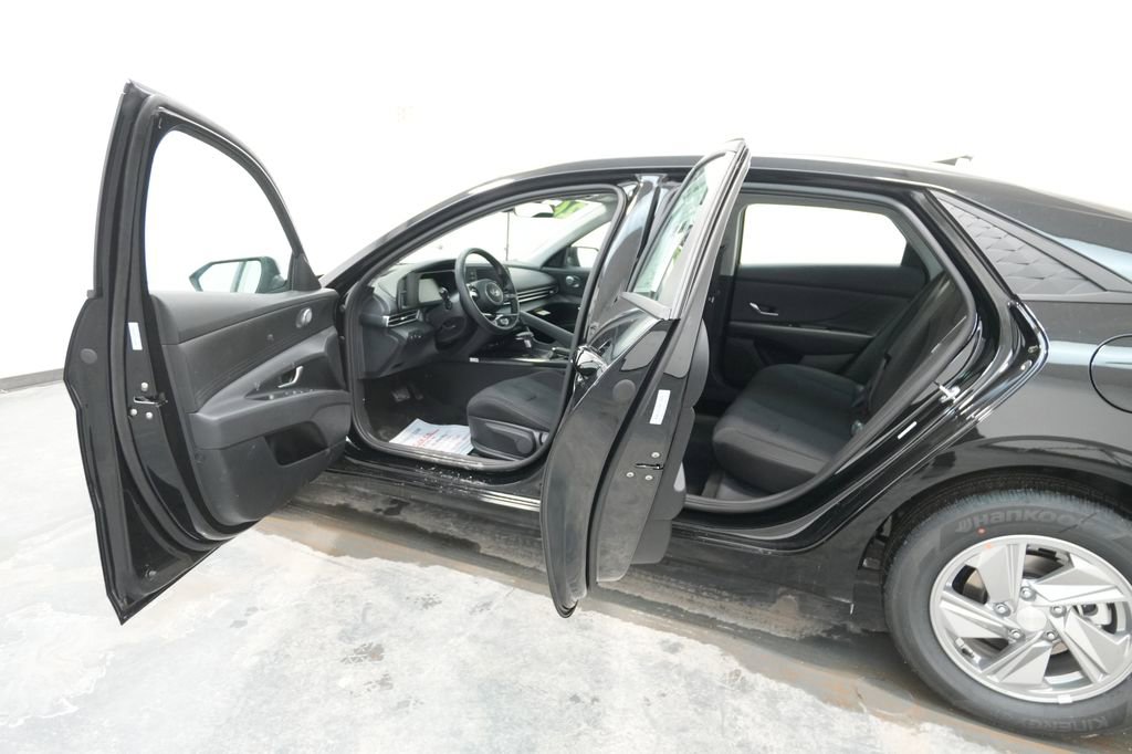 New 2026 Hyundai Elantra SE image 19