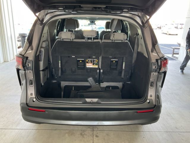 Used 2021 Toyota Sienna LE image 19