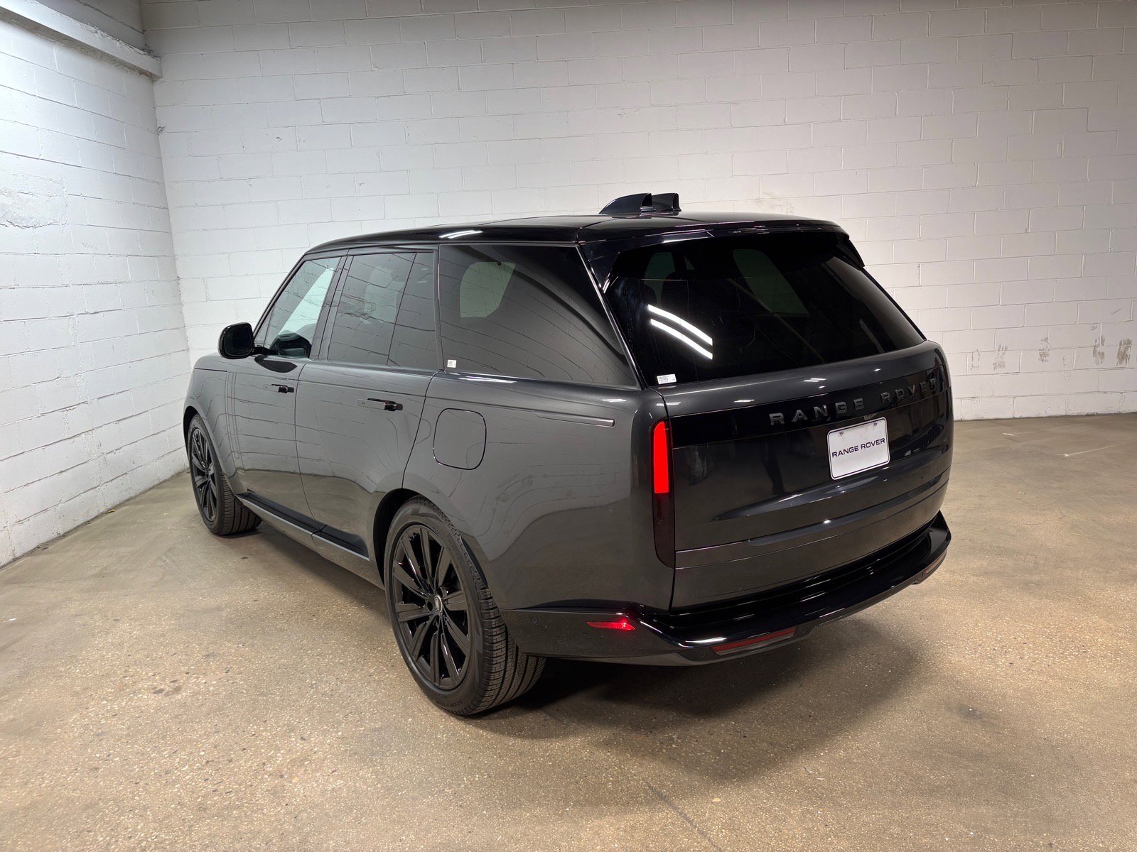 Used 2025 Land Rover Range Rover SE AWD/4WD image 9
