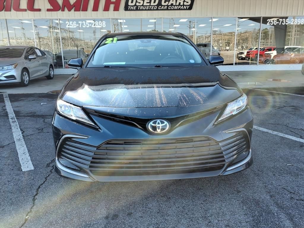 Used 2021 Toyota Camry LE image 2