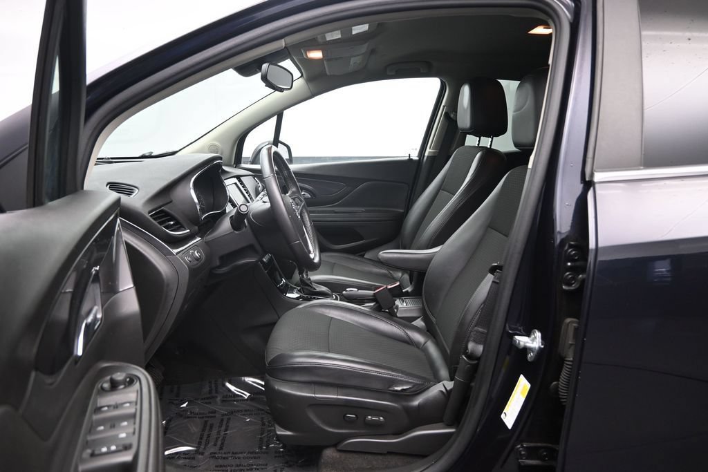 Used 2021 Buick Encore Preferred AWD/4WD image 21