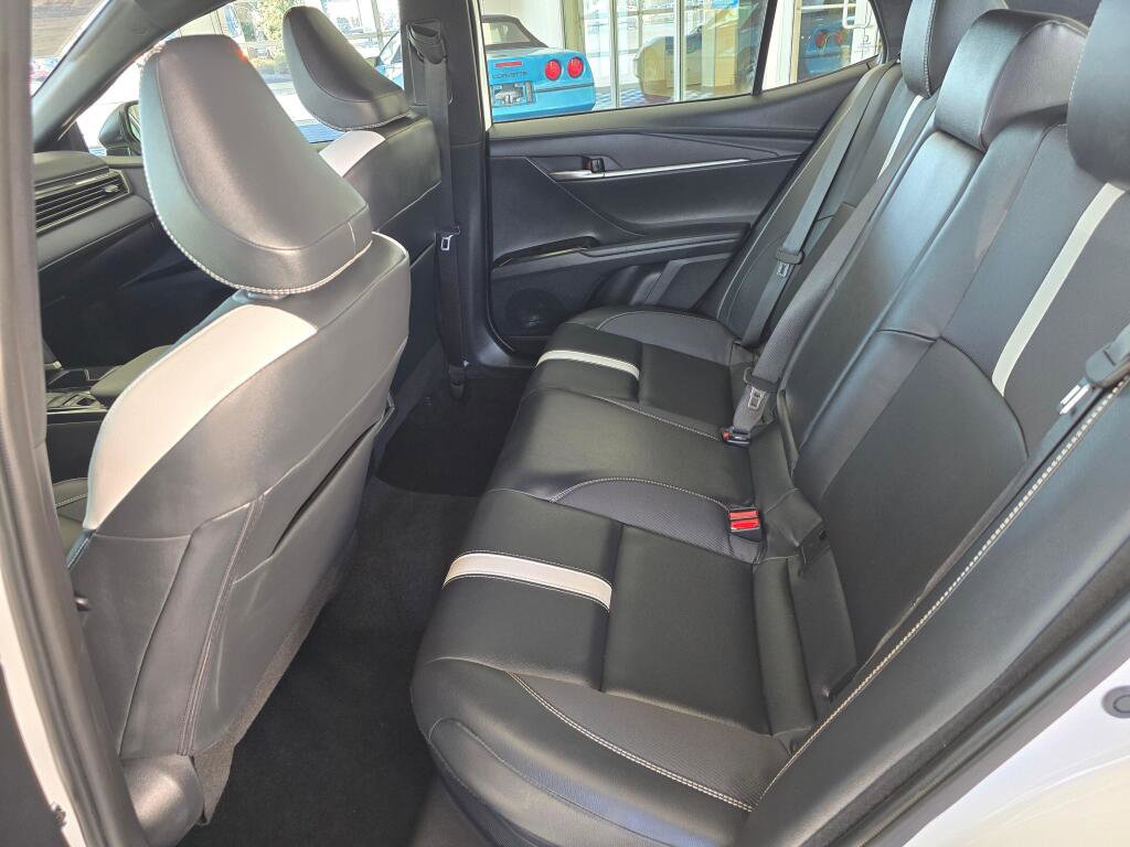 Used 2025 Toyota Camry SE image 36