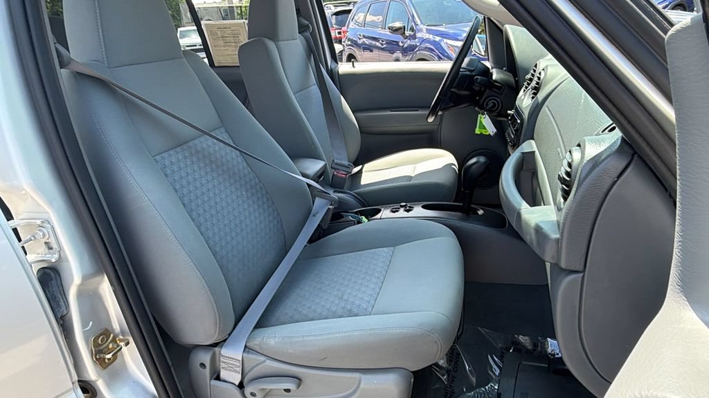 Used 2006 Jeep Liberty Sport RWD image 16