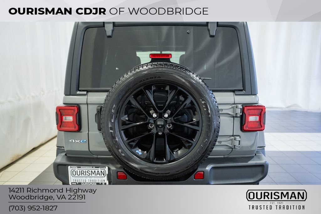 Used 2023 Jeep Wrangler Unlimited Sahara w/ Cold Weather Group AWD/4WD image 6