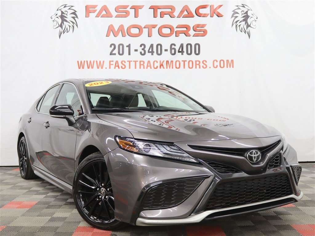 Used 2023 Toyota Camry XSE image 3