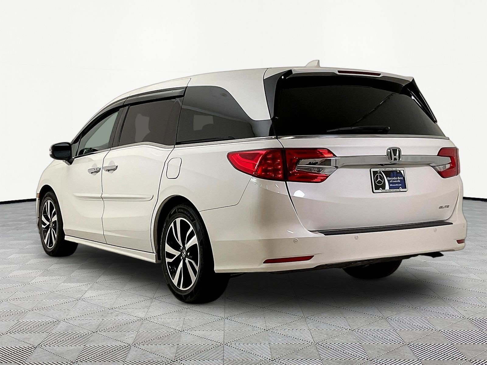 Used 2019 Honda Odyssey Elite image 4