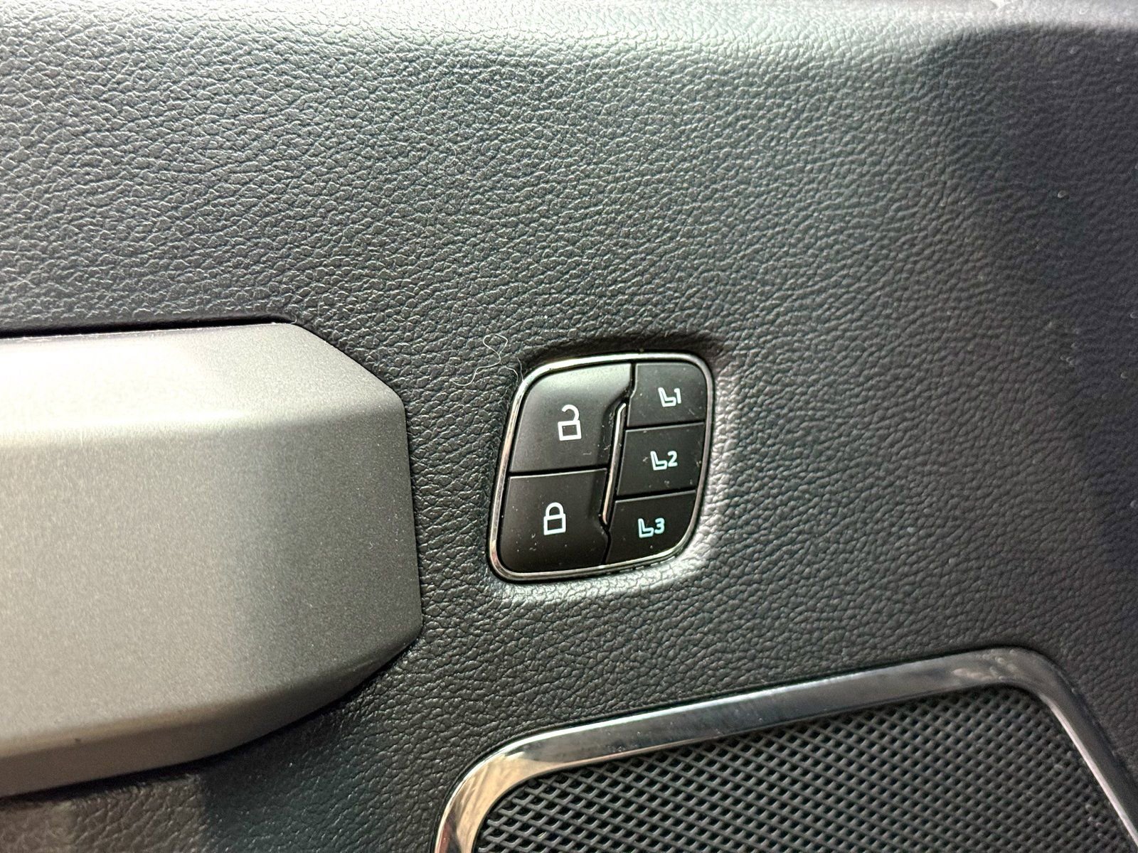 Certified 2022 Ford F350 Platinum w/ Tremor Off-Road Package image 33