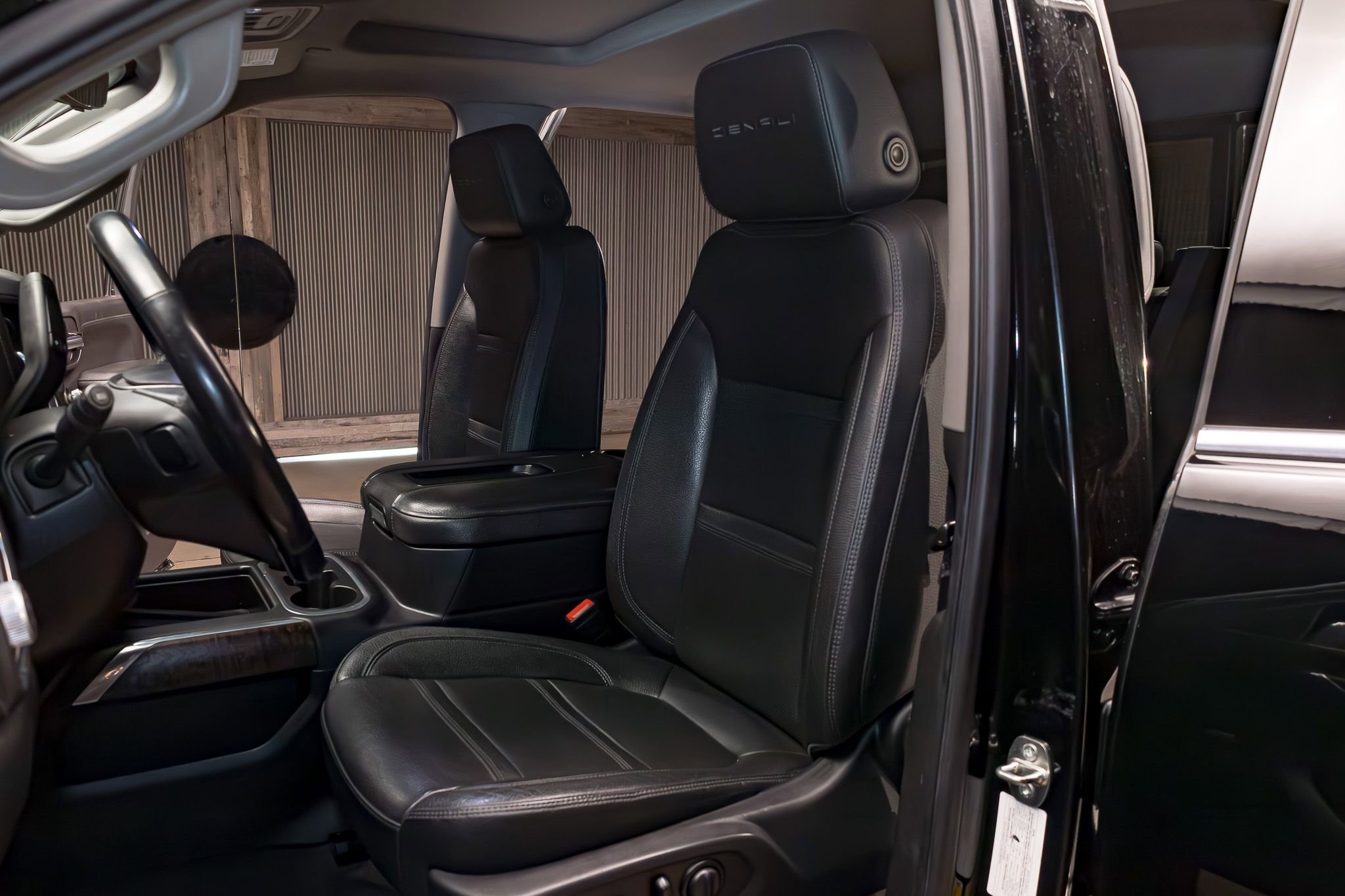 Used 2020 GMC Sierra 3500 Denali w/ Denali Ultimate Package image 23