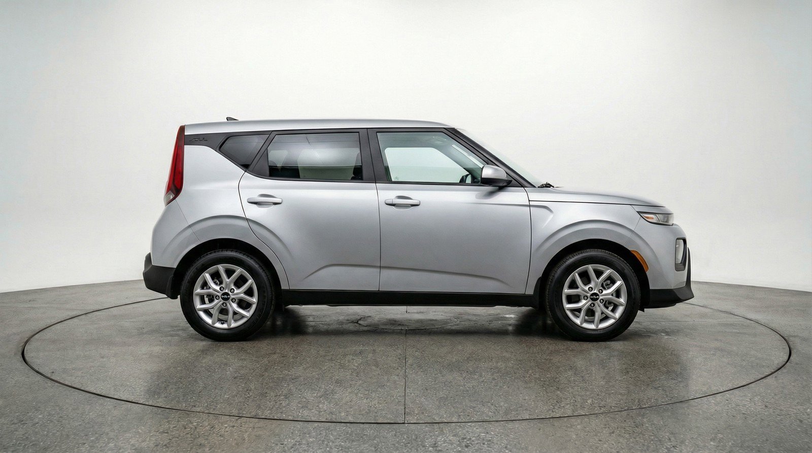 Used 2025 Kia Soul LX w/ LX Technology Package FWD image 11