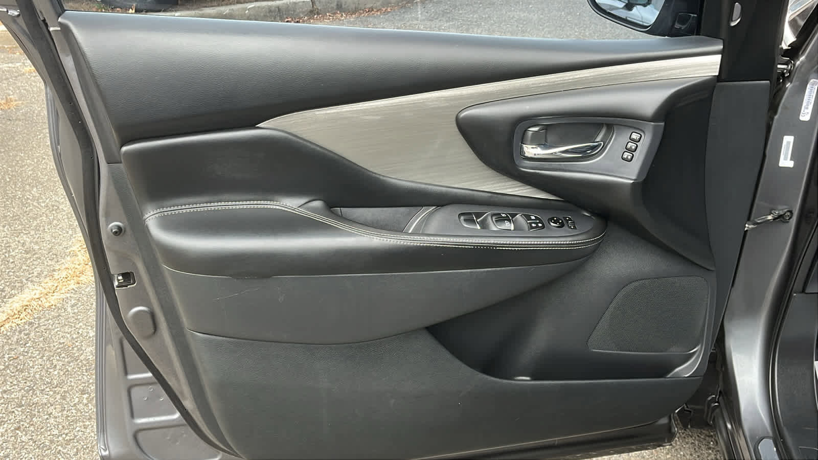 Used 2018 Nissan Murano SL w/ Moonroof Package image 9