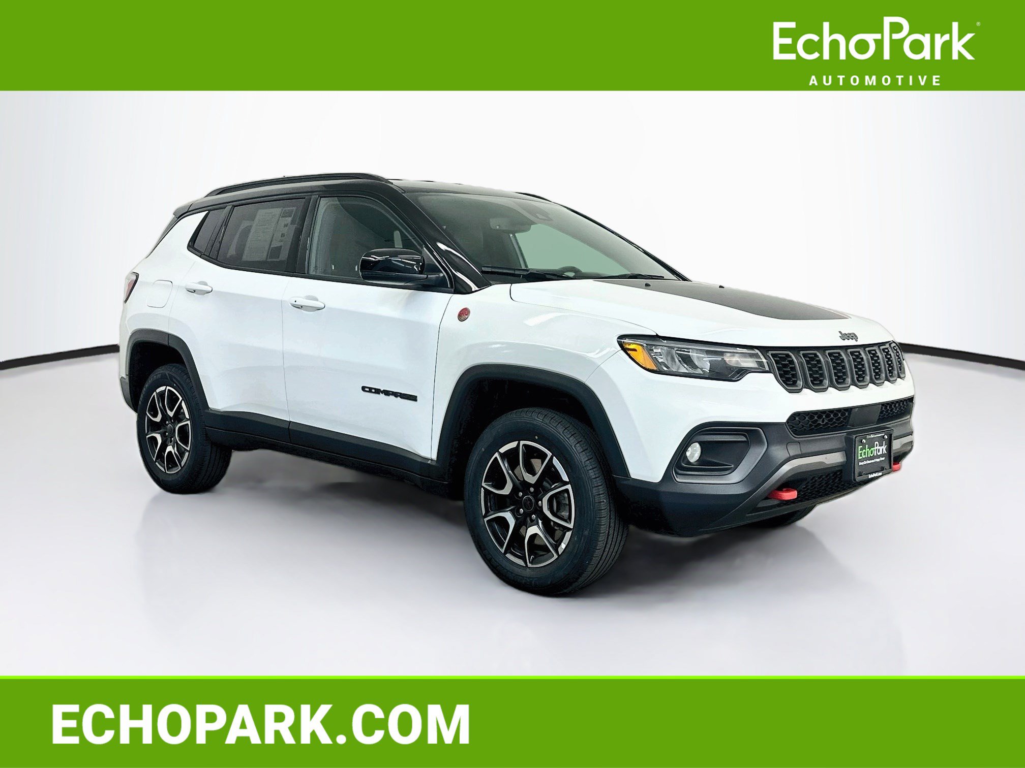 Used 2025 Jeep Compass Trailhawk w/ Trailer Tow Group AWD/4WD image 1
