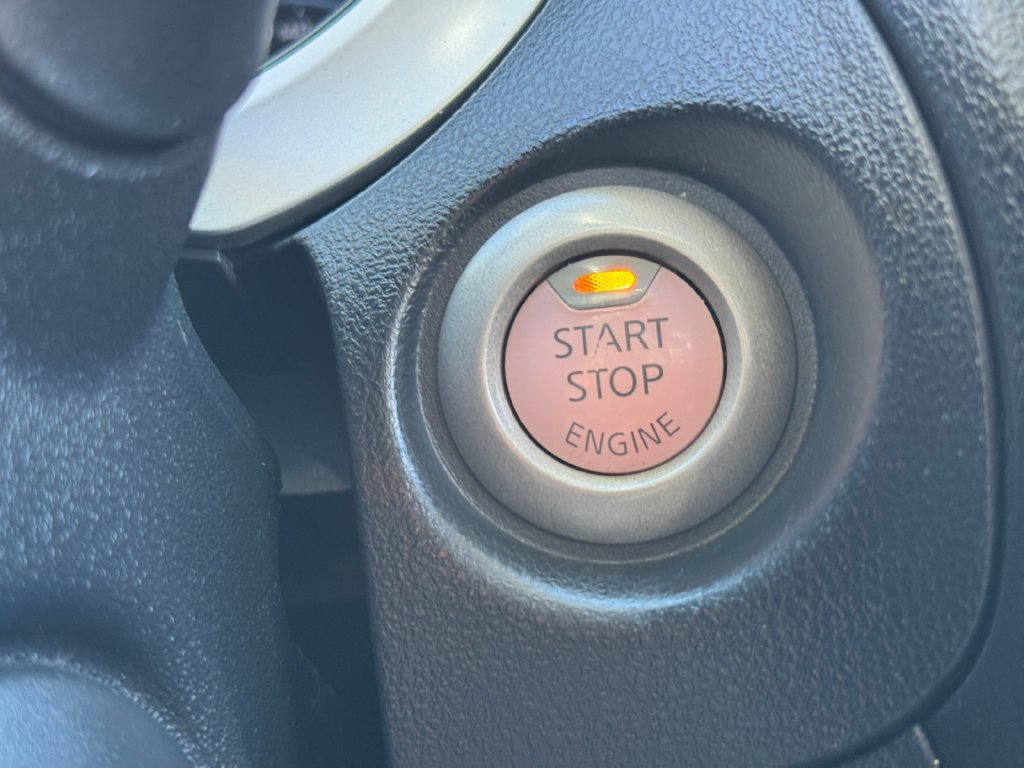 Used 2012 Nissan Juke SL FWD image 34