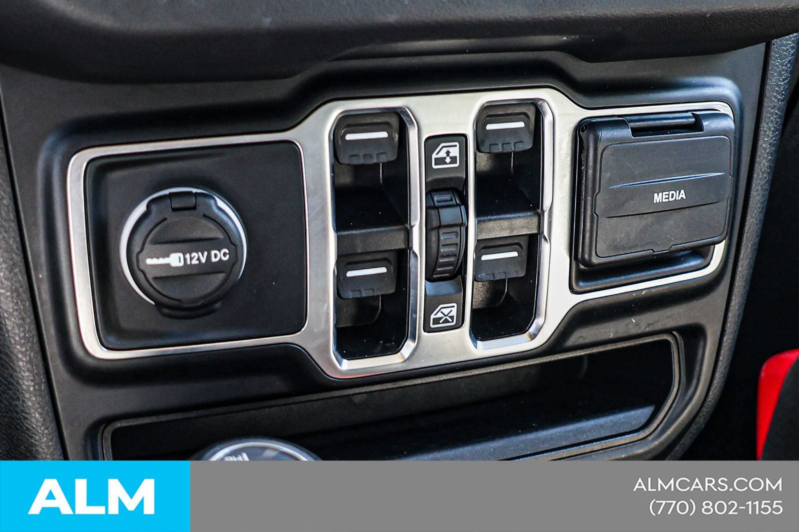 Used 2024 Jeep Wrangler Unlimited Sahara AWD/4WD image 34