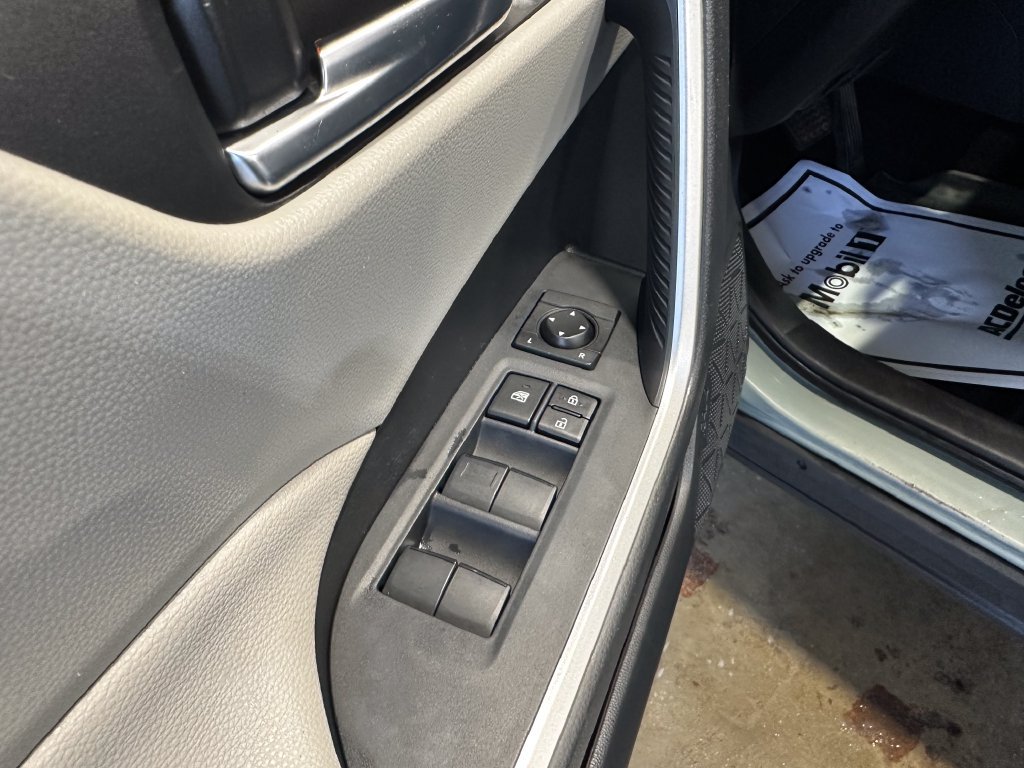 Used 2019 Toyota RAV4 XLE w/ Convenience Package AWD/4WD image 11