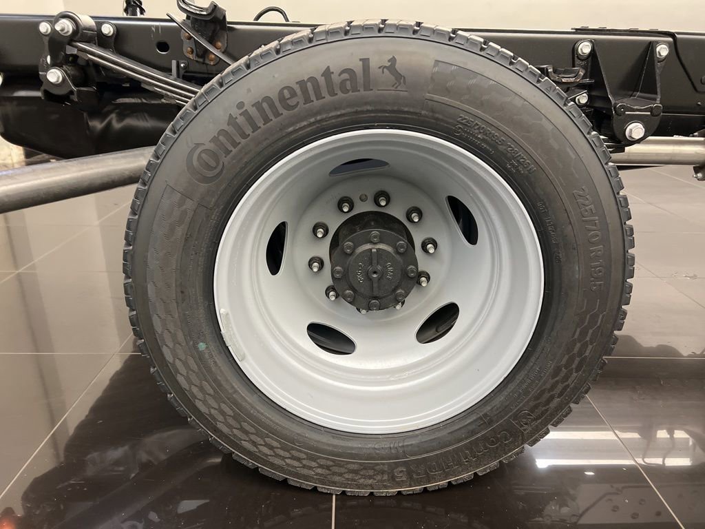 New 2025 Ford F550 4x4 Regular Cab Super Duty image 7