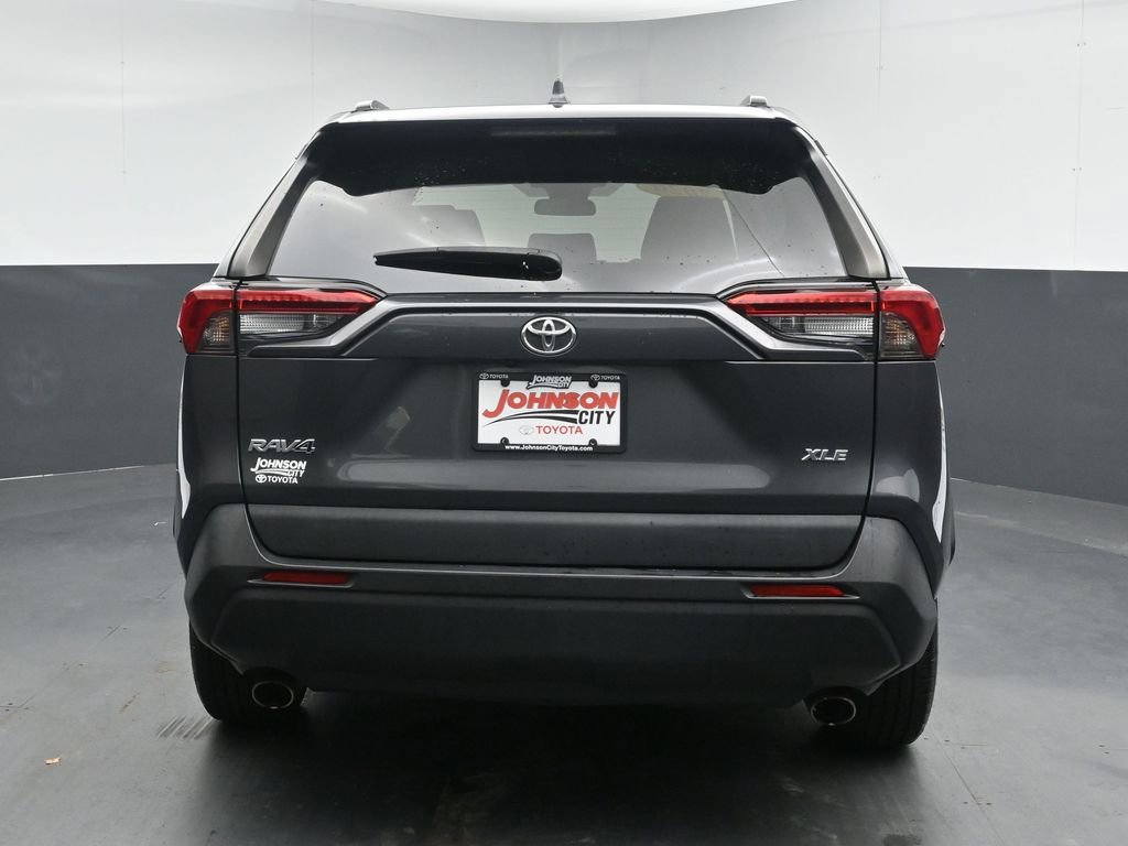 Used 2020 Toyota RAV4 XLE w/ Convenience Package FWD image 8