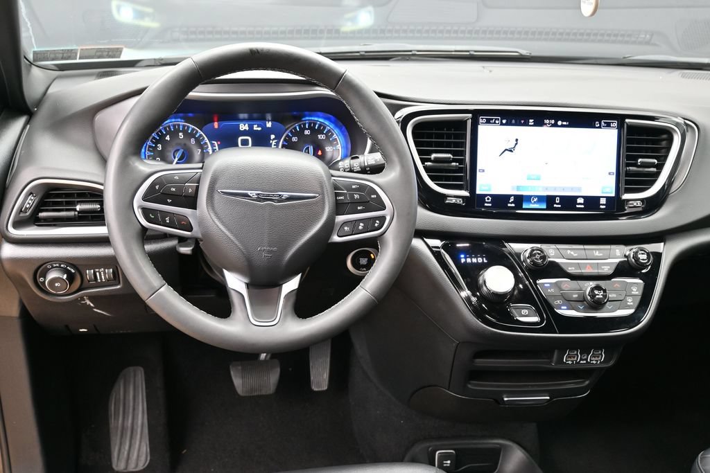 Used 2025 Chrysler Pacifica Select FWD image 33