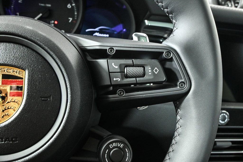 Certified 2026 Porsche Macan AWD/4WD image 11