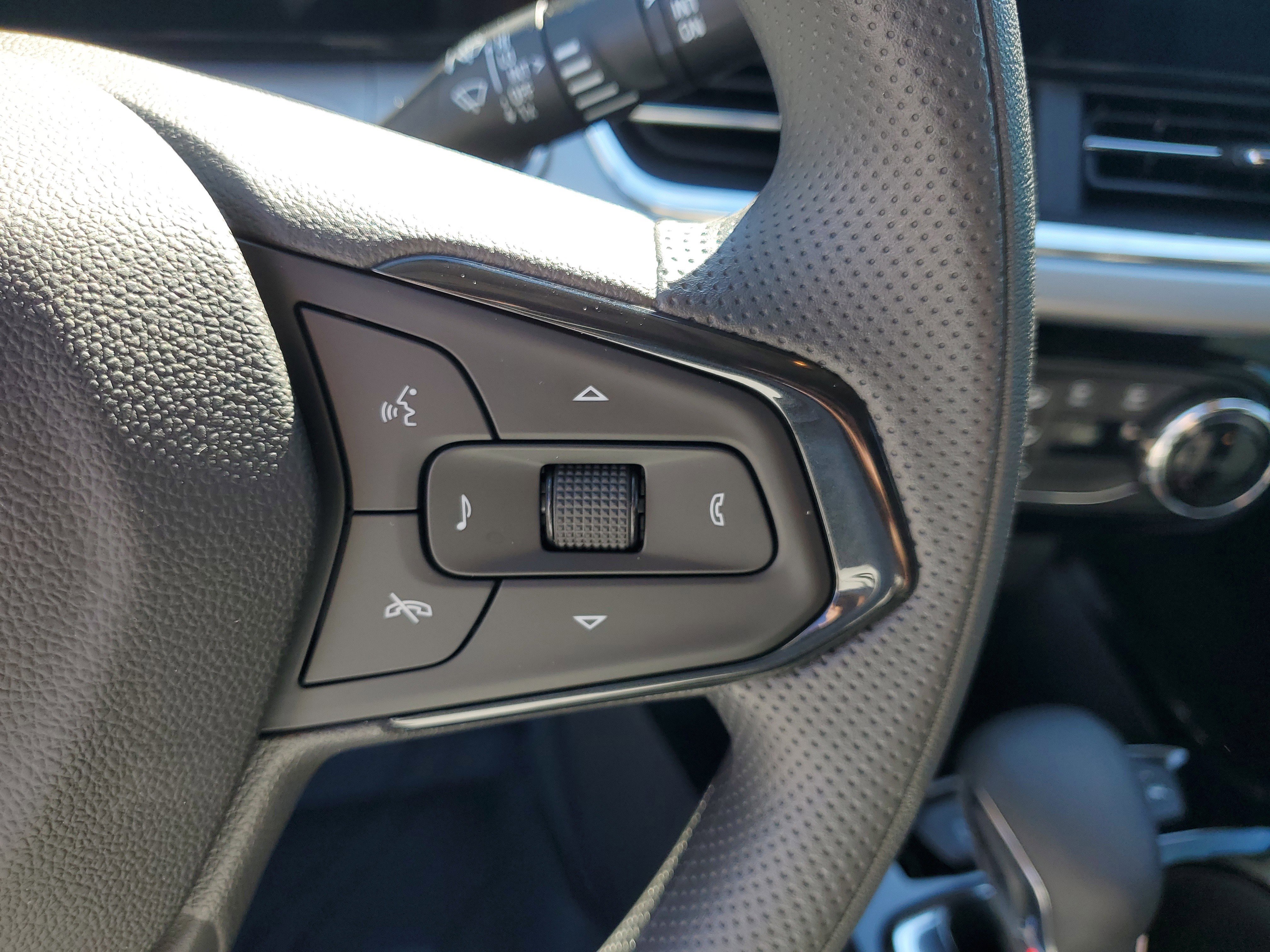 Used 2025 Chevrolet Trax LT image 27